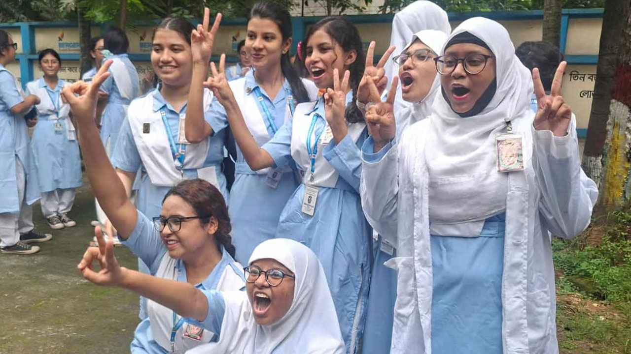 ফেল বেশি মানবিকে, পাস বিজ্ঞানে