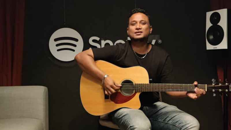 বাবা হলেন 'অ্যাশেজ' ব্যান্ডের ভোকাল জুনায়েদ ইভান