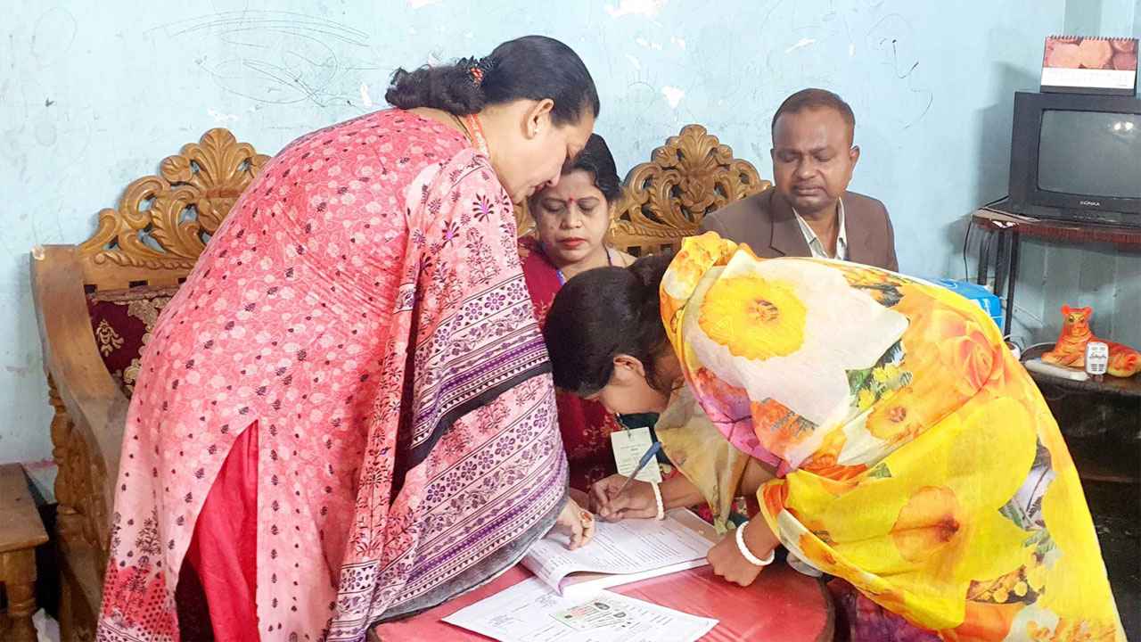 বাড়ি বাড়ি গিয়ে ভোটার হালনাগাদ বাদ দিতে চায় ইসি