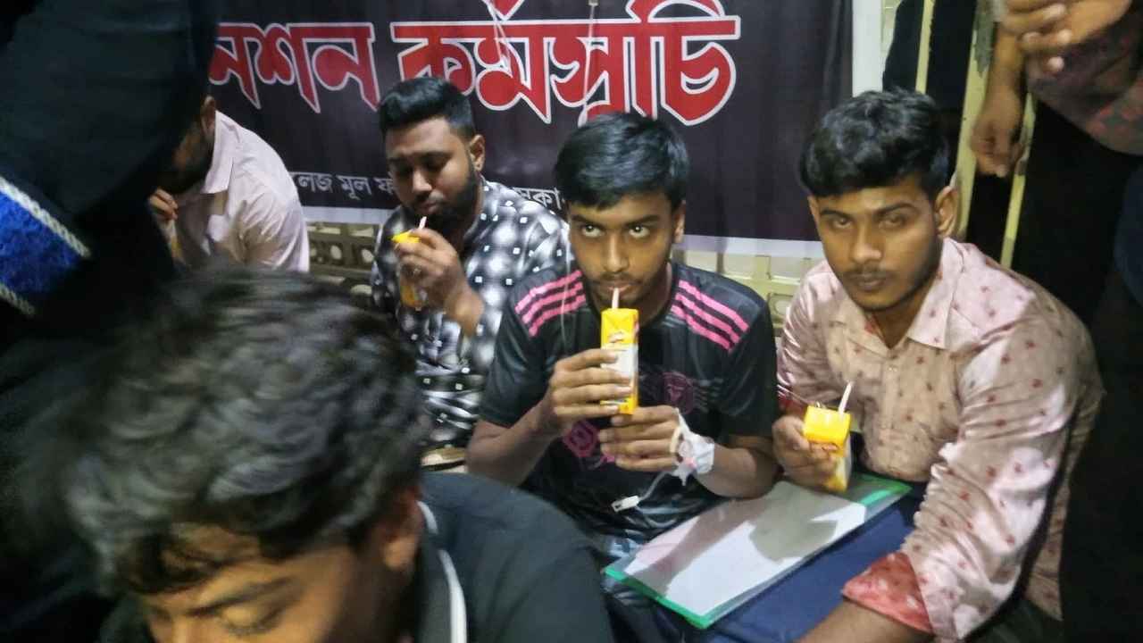 সরকারের আশ্বাসে অনশন ভাঙলেন সেন্ট্রাল ইউনিভার্সিটির শিক্ষার্থীরা