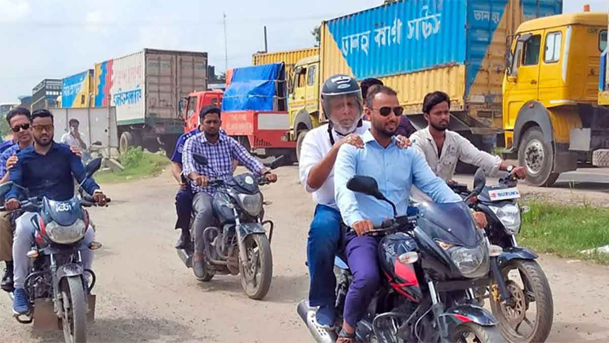 হেলমেট ও সেফ এক্সিট নিয়ে উপদেষ্টা ফওজুল কবির