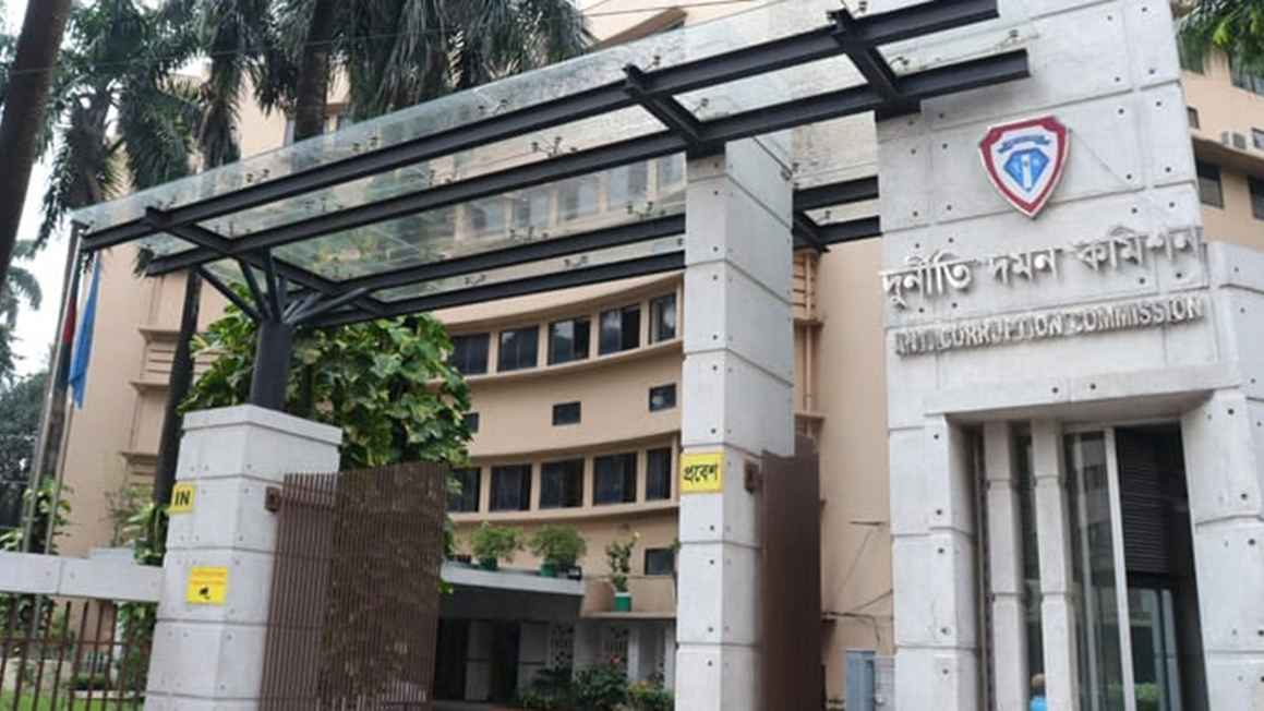 ৯ বিদেশি নাগরিকসহ ১০ জনের দেশত্যাগে নিষেধাজ্ঞা