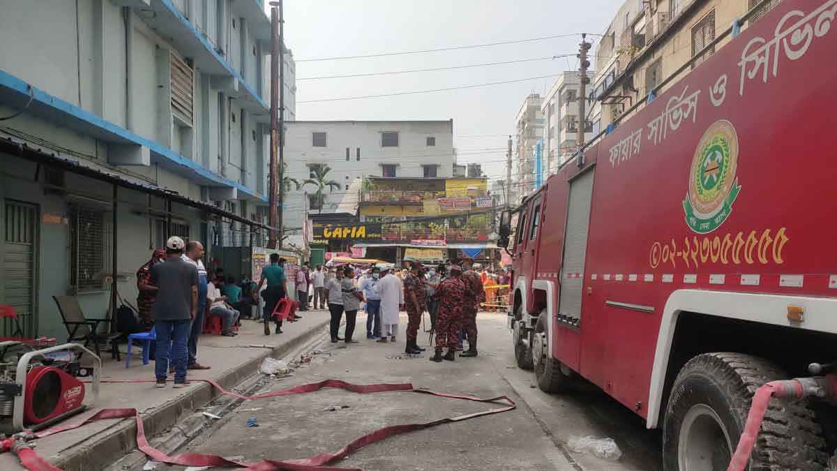 মিরপুরে আগুন: ছেলের খোঁজে আইনশৃঙ্খলা বাহিনীর কাছে বাবার আকুতি