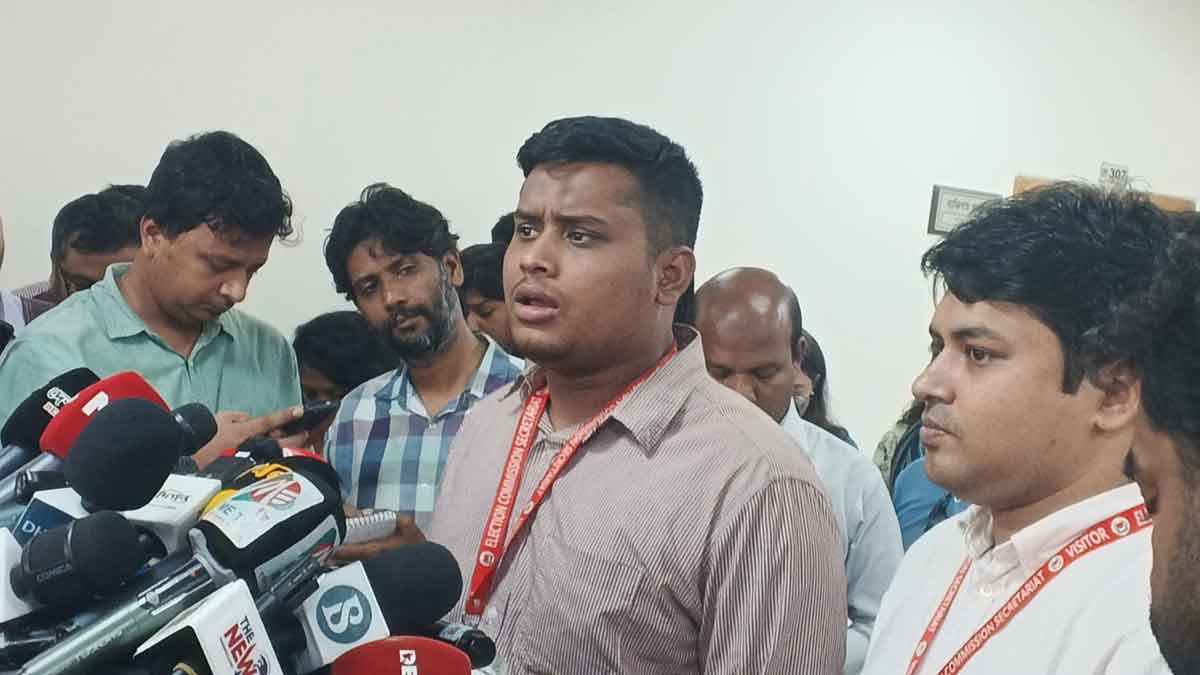 ইসি নিয়োগদাতাদের নির্দেশে চলছে: হাসনাত আবদুল্লাহ