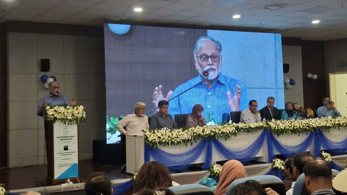 ‘শুধু বইয়ের আলোকে নয়, চিকিৎসা হতে হবে বাস্তব প্রমাণের ভিত্তিতে’