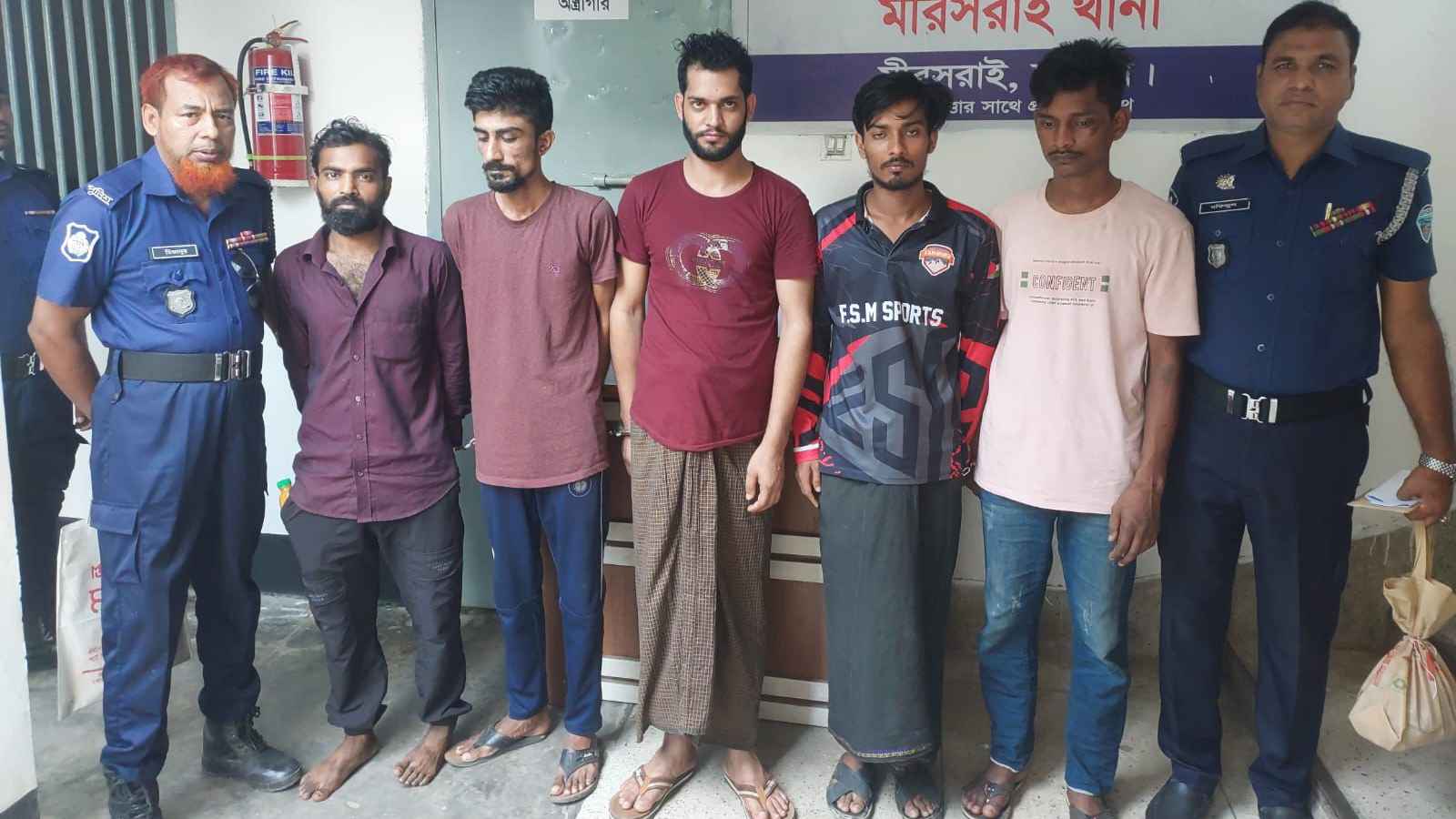 মিরসরাইয়ে ডাকাতি, চুরি ও মাদক মামলার আসামিসহ গ্রেফতার ৫