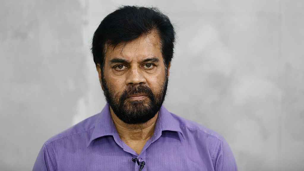 সময় পেলেই কুরআন পড়ছেন ইলিয়াস কাঞ্চন