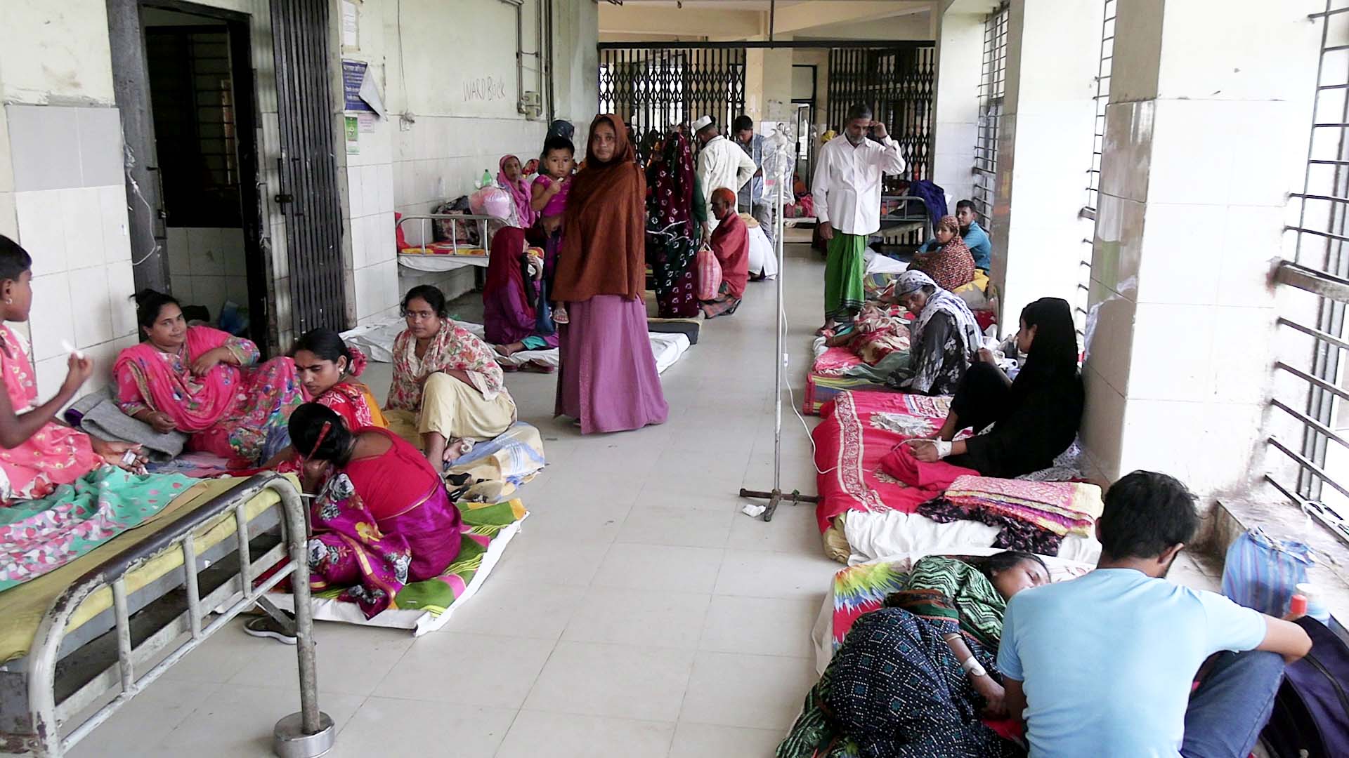 Photo_(4)-Thakurgaon_Hospital_is_a_'patient'_itself!_Dirty_environment,_manpower_shortage_and_mismanagement_are_its_main_ailments