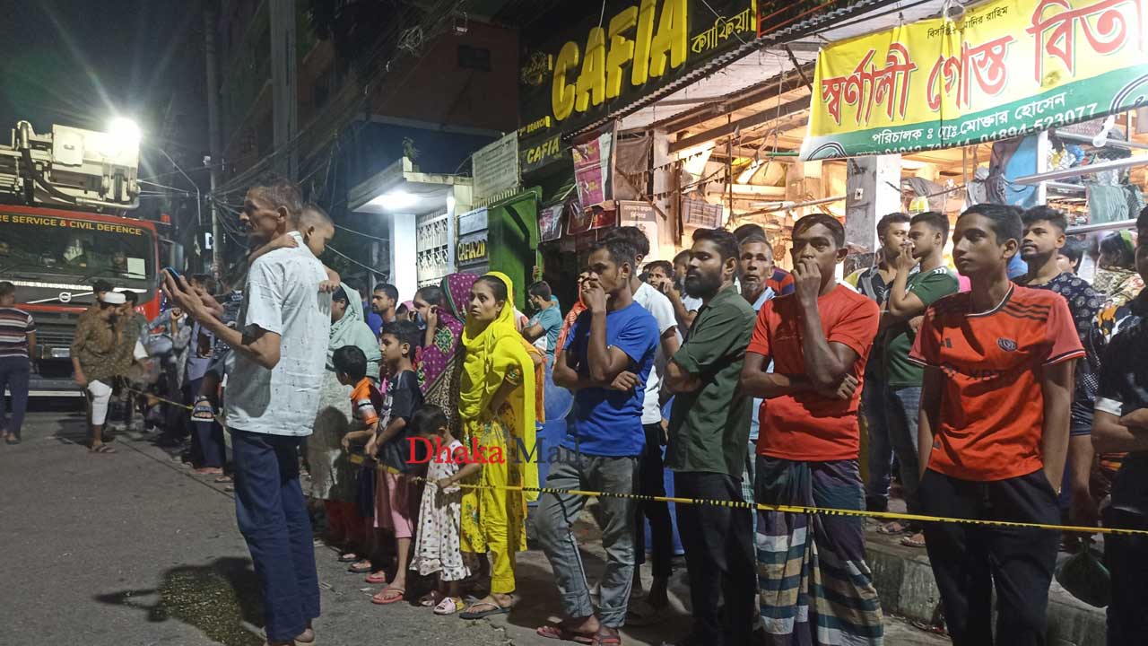 রূপনগরে ছড়াচ্ছে কেমিক্যালের বিষাক্ত গ্যাস, আতঙ্কে এলাকাবাসী