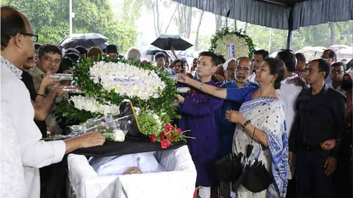 মিরপুরে বুদ্ধিজীবী কবরস্থানে সৈয়দ মনজুরুল ইসলামের দাফন সম্পন্ন