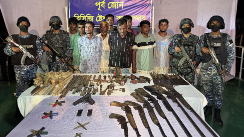 কক্সবাজারে অস্ত্র ও গোলাবারুদসহ আটক ৯