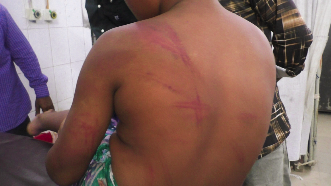 নড়াইলে ছাত্রকে বেধড়ক পেটালেন শিক্ষক