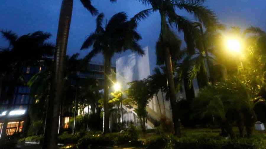 ২৯৫ কিমি বেগে আঘাত হেনেছে ঘূর্ণিঝড় ‘মেলিসা’