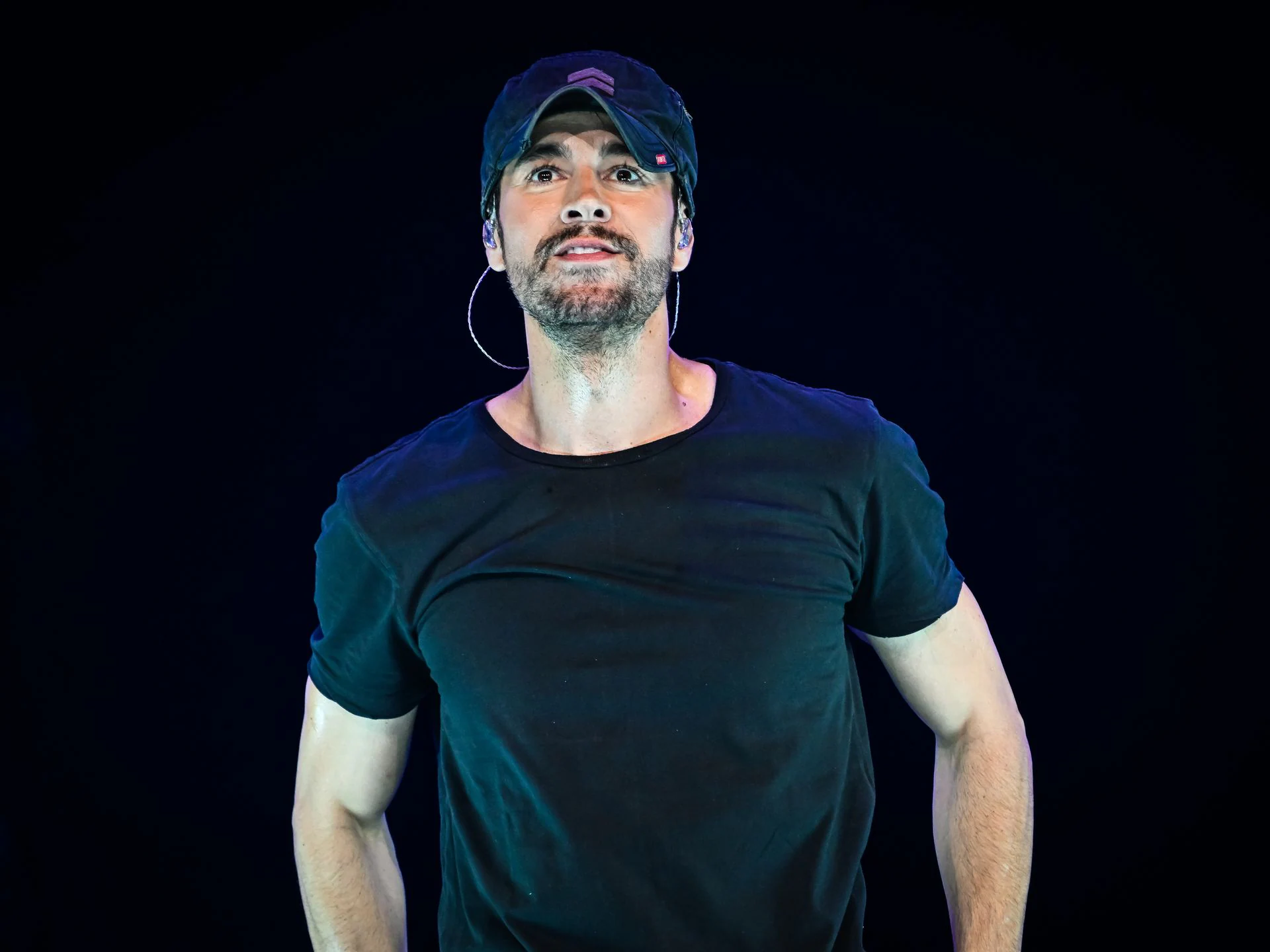 a7768763f4aa-nashville-tennessee-enrique-iglesias-performs-during-the-trilogy-tour-at-bridges