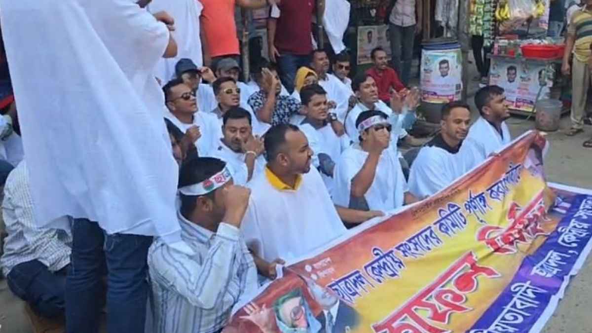 বিএনপি কার্যালয়ের সামনে ছাত্রদলের পদবঞ্চিতদের কাফন মিছিল