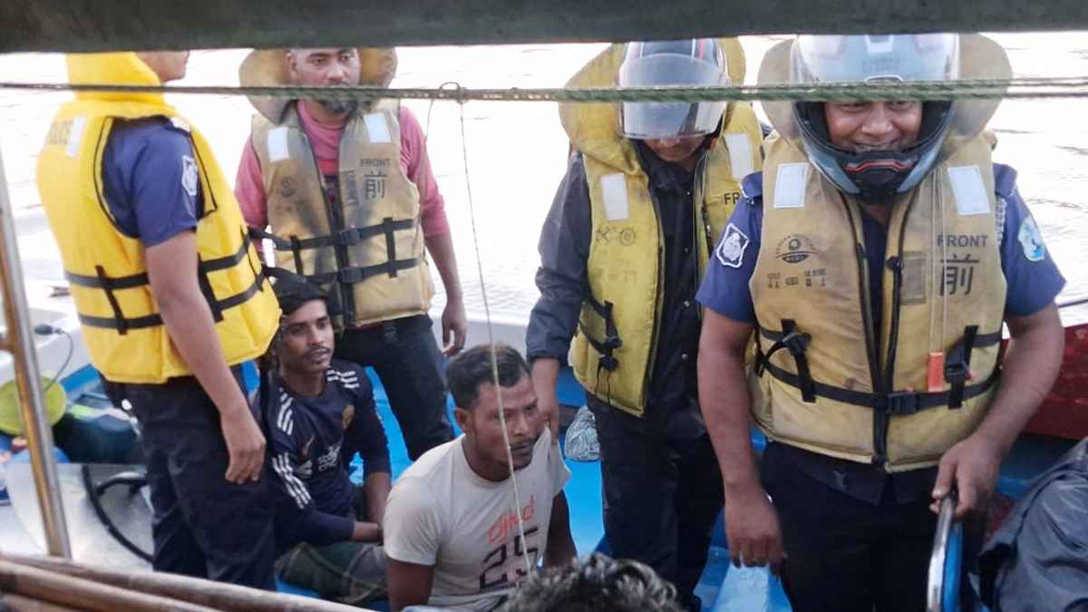 মেঘনায় মা ইলিশ সংরক্ষণের বিশেষ অভিযানে ২৪ জেলে আটক