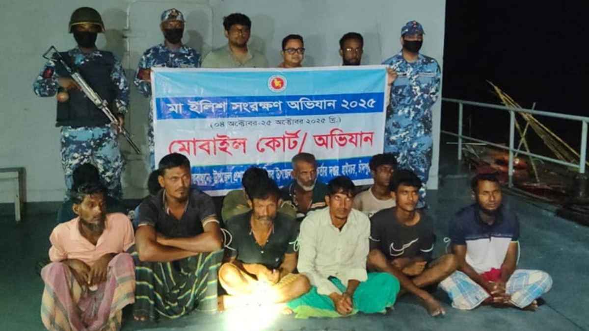 মেঘনায় মা ইলিশ রক্ষা অভিযানে ১১ জেলে আটক, ৮ জনের কারাদণ্ড