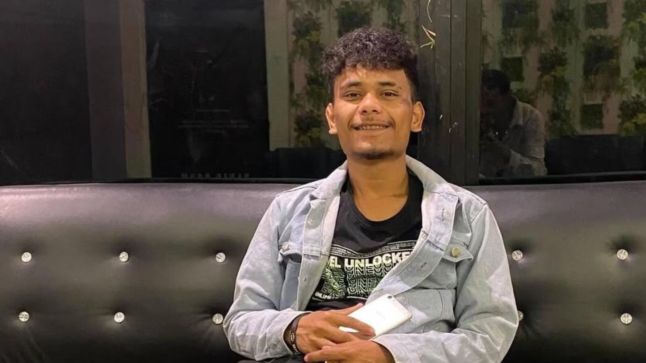 অর্ধনগ্ন অবস্থায় অভিনেতার মরদেহ উদ্ধার