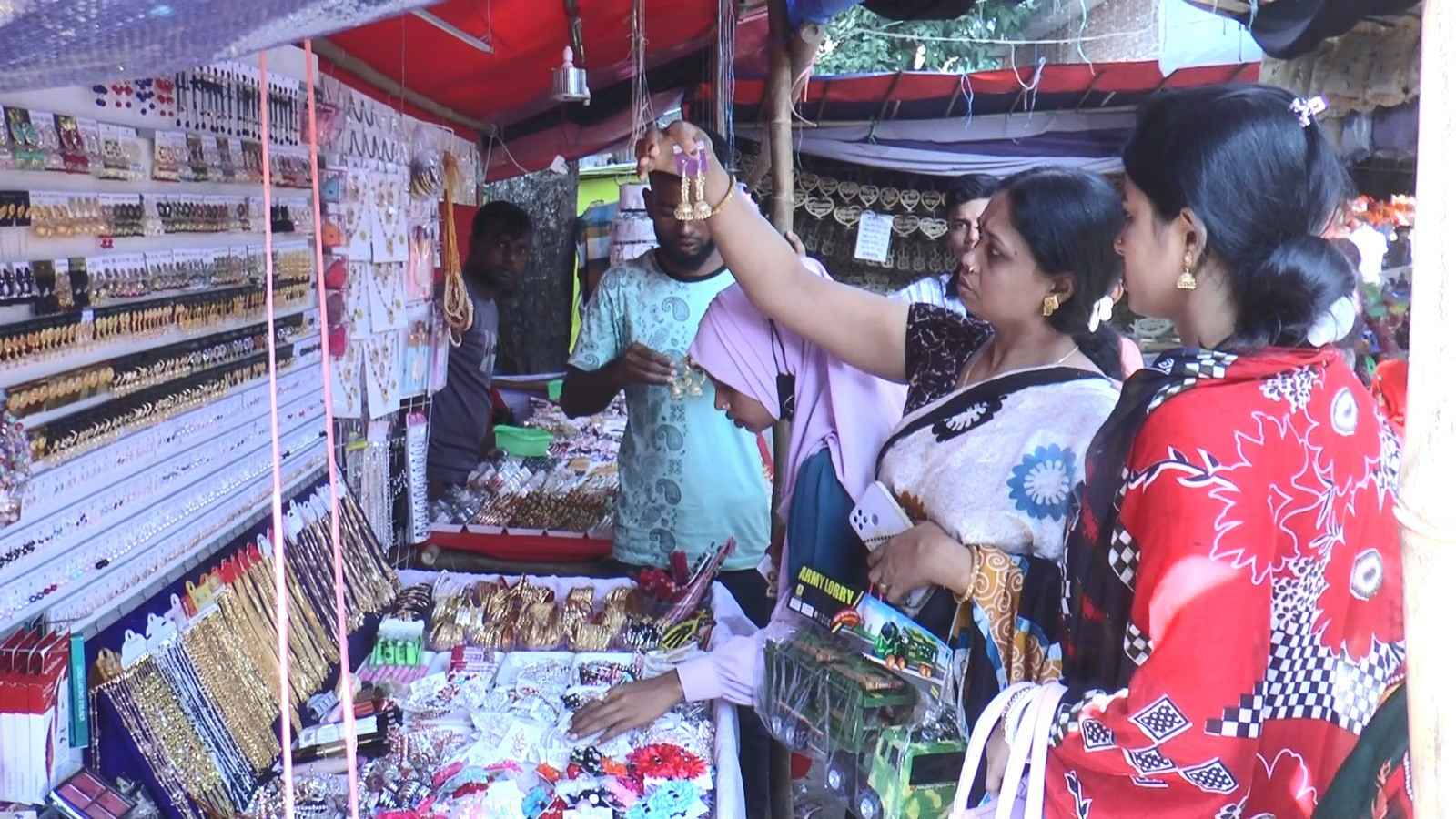 ভূরঘাটার কুন্ডুবাড়ির মেলা শুরু হয়েছে।