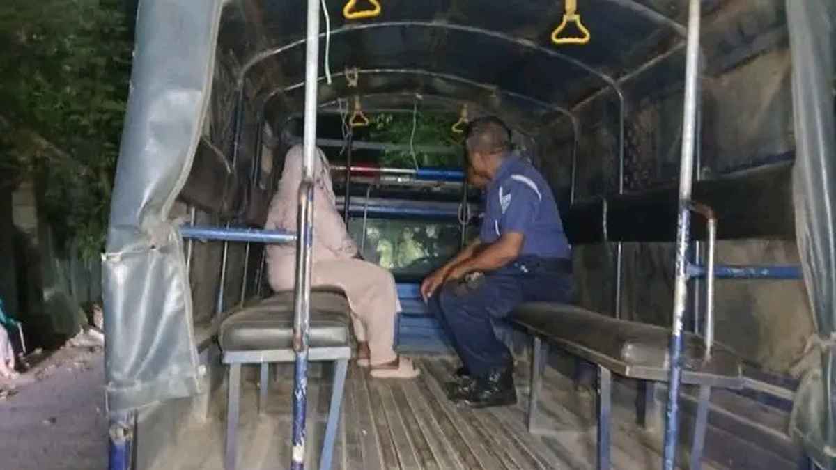 ফরিদপুরে মাদকসহ নারী কারবারি আটক