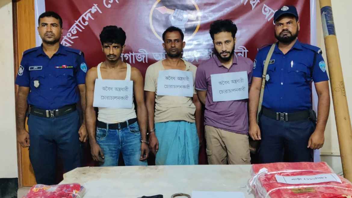 ছাগলনাইয়ায় পিস্তল রানাসহ গ্রেফতার ৩