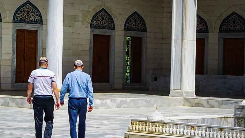 অমুসলিম পরিবারে জন্ম? ইসলাম রেখেছে ৫ বিশেষ সুযোগ