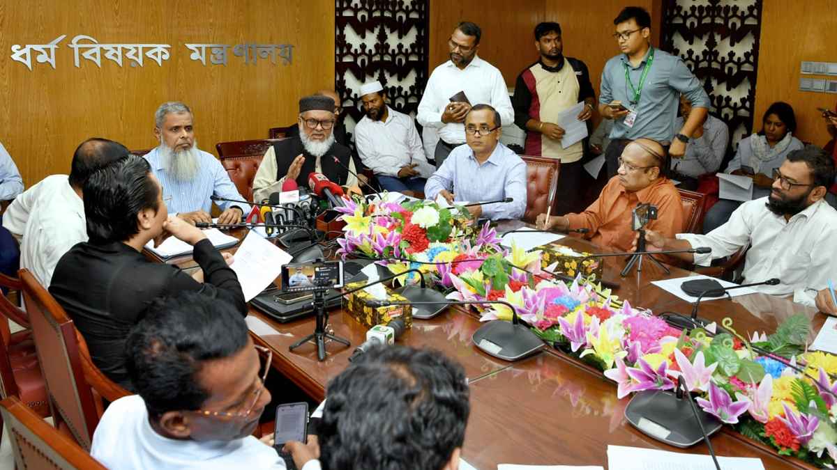 হজের অব্যয়িত ৩৭ কোটি ৯৪ লাখ টাকা ফেরত পেল ৯৯০টি হজ এজেন্সি