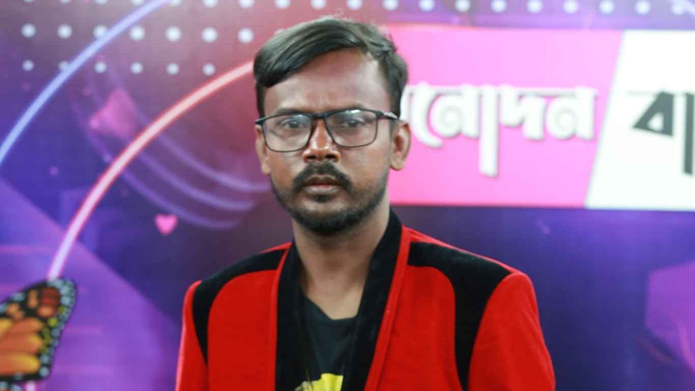 ‘রিয়া মনিকে বিয়ে করার জন্য ম্যাক্স অভি আমাকে মেরে ফেলতে চায়’