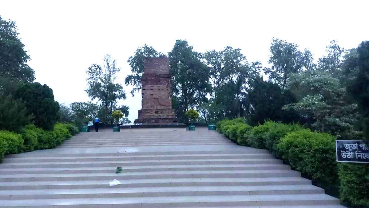 রাবির ভাস্কর্য রক্ষণে উদ্যোগহীনতা, ঝুঁকিতে ঐতিহ্য