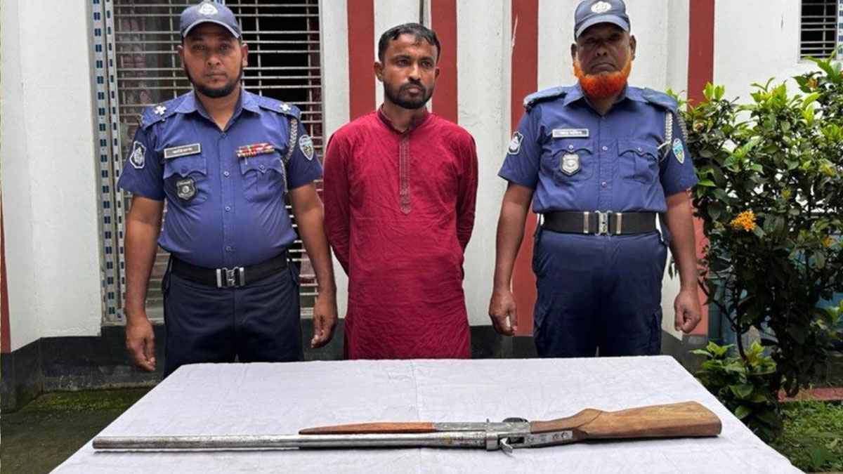 ব্রাহ্মণবাড়িয়ায় বন্দুকসহ খান সাহেব আটক
