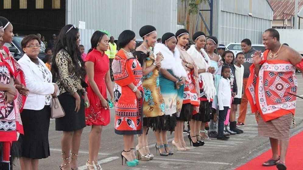 ১৫ স্ত্রী ৩০ সন্তান ও শতাধিক ভৃত্য নিয়ে আবুধাবিতে রাজা