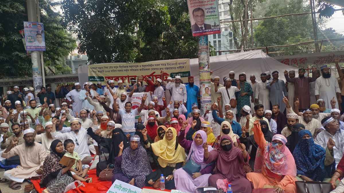 ঘোষণার নয় মাসেও জাতীয়করণ হয়নি, ক্ষুব্ধ স্বতন্ত্র মাদরাসা শিক্ষকরা