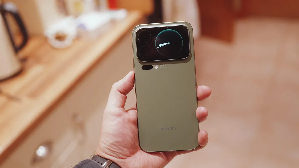 শাওমি আনল দুই ডিসপ্লের স্মার্টফোন