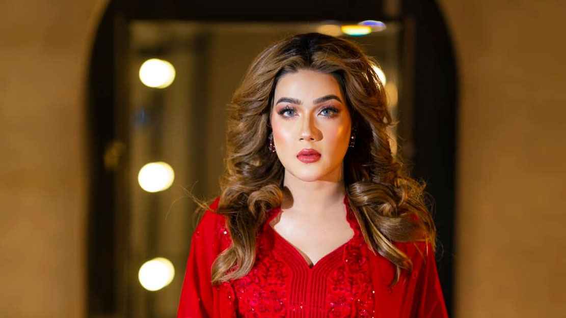 জাজের হাত ধরে ফিরছেন মাহি