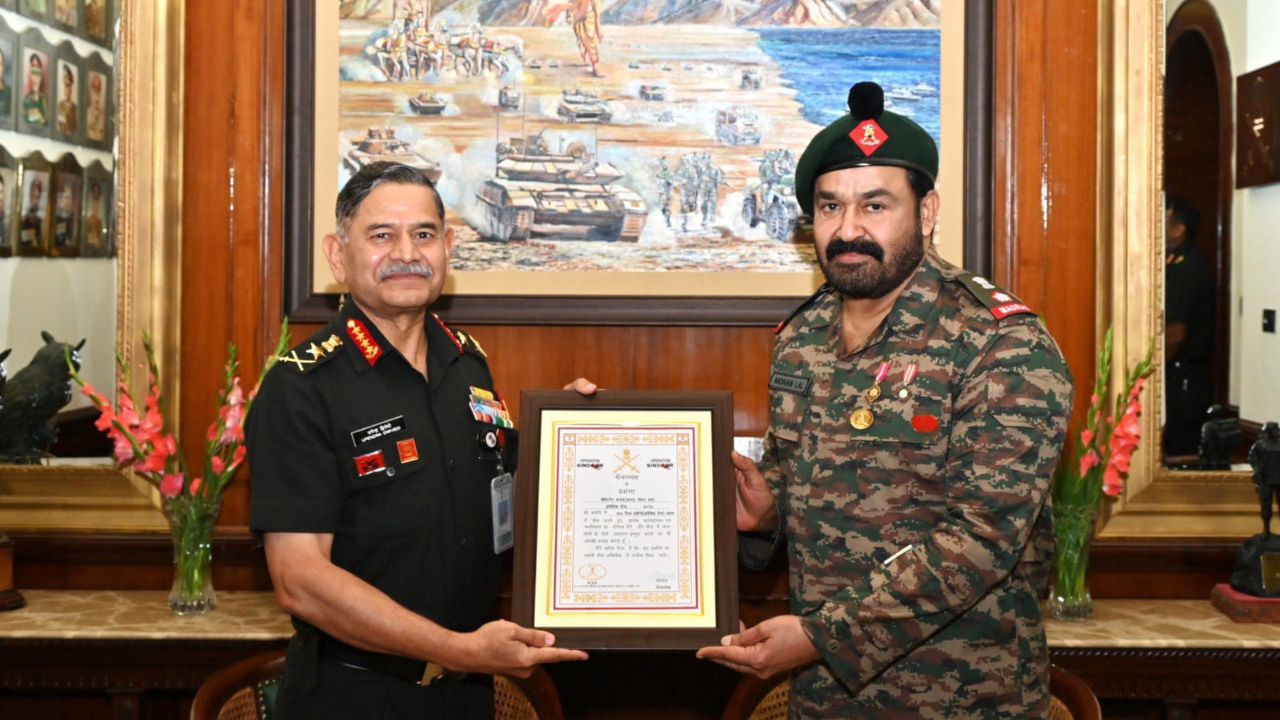 এবার সেনাবাহিনীর বিশেষ সম্মাননা পেলেন মোহনলাল