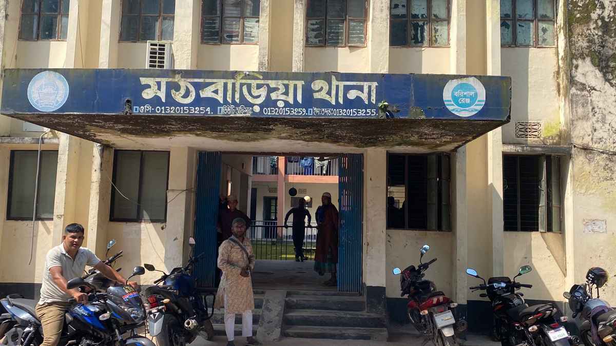 পিরোজপুরে চা দোকানিকে কুপিয়ে হত্যা