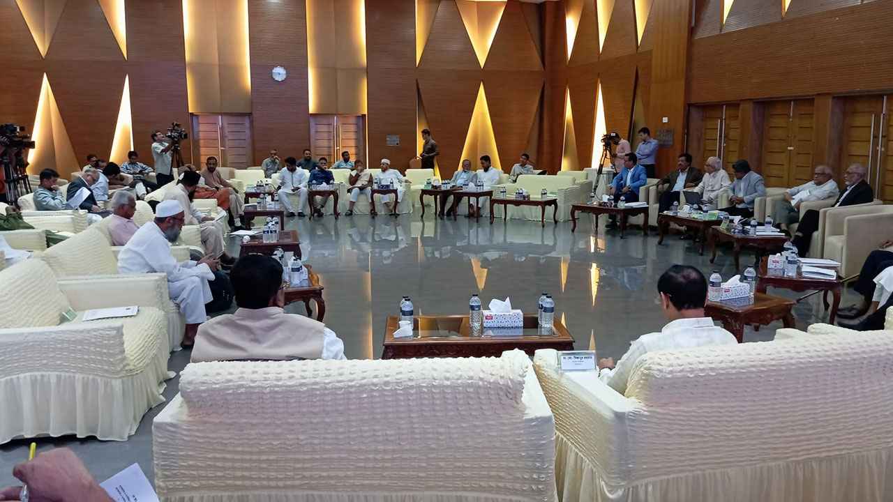 রাজনৈতিক দলের কাঠগড়ায় ঐকমত্য কমিশন!