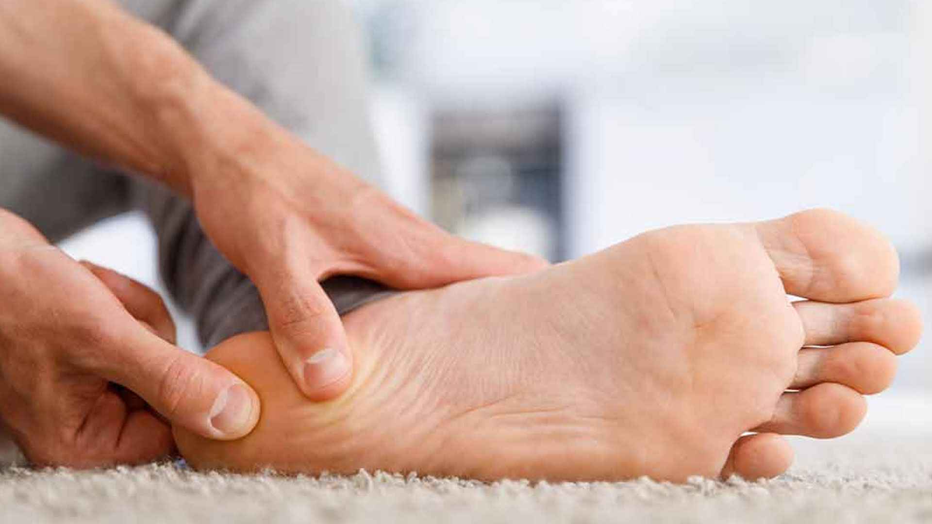 মাটিতে পা রাখলেই গোড়ালি ব্যথা?