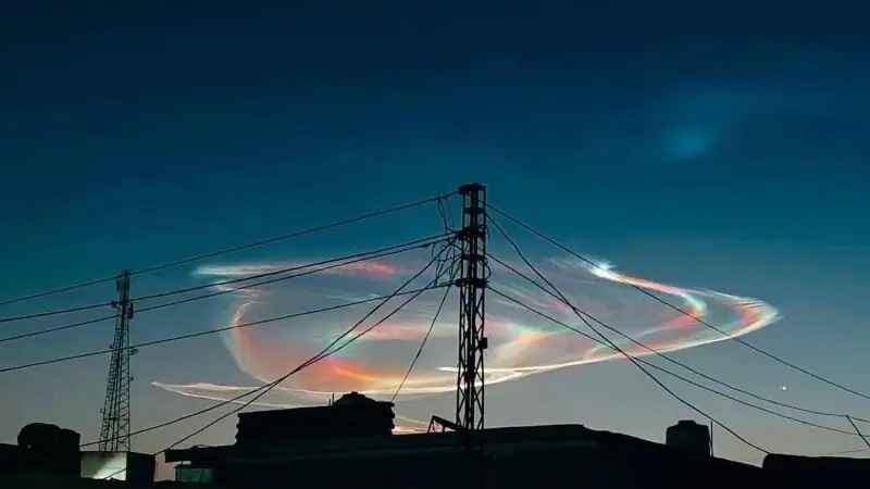 বিরল মেঘে ঢেকে গেছে পাকিস্তানের আকাশ 