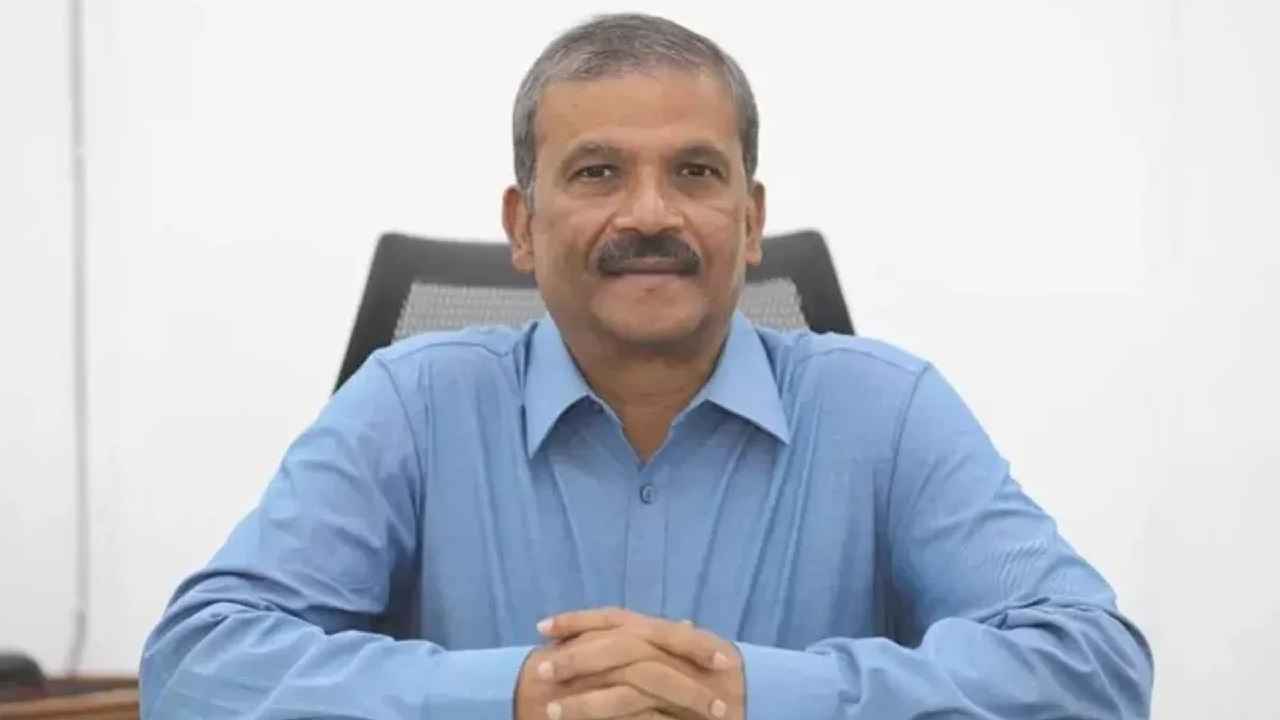 রাজনৈতিক দলে বিরোধ তুঙ্গে, কী করবেন বুঝতে পারছেন না আইন উপদেষ্টা