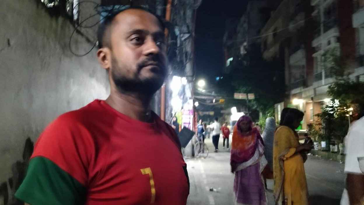 মিরপুরে আগুন: জানালা ভেঙে টিনশেডের ওপর লাফিয়ে পড়ে বেঁচে ফিরলেন নাজমুল