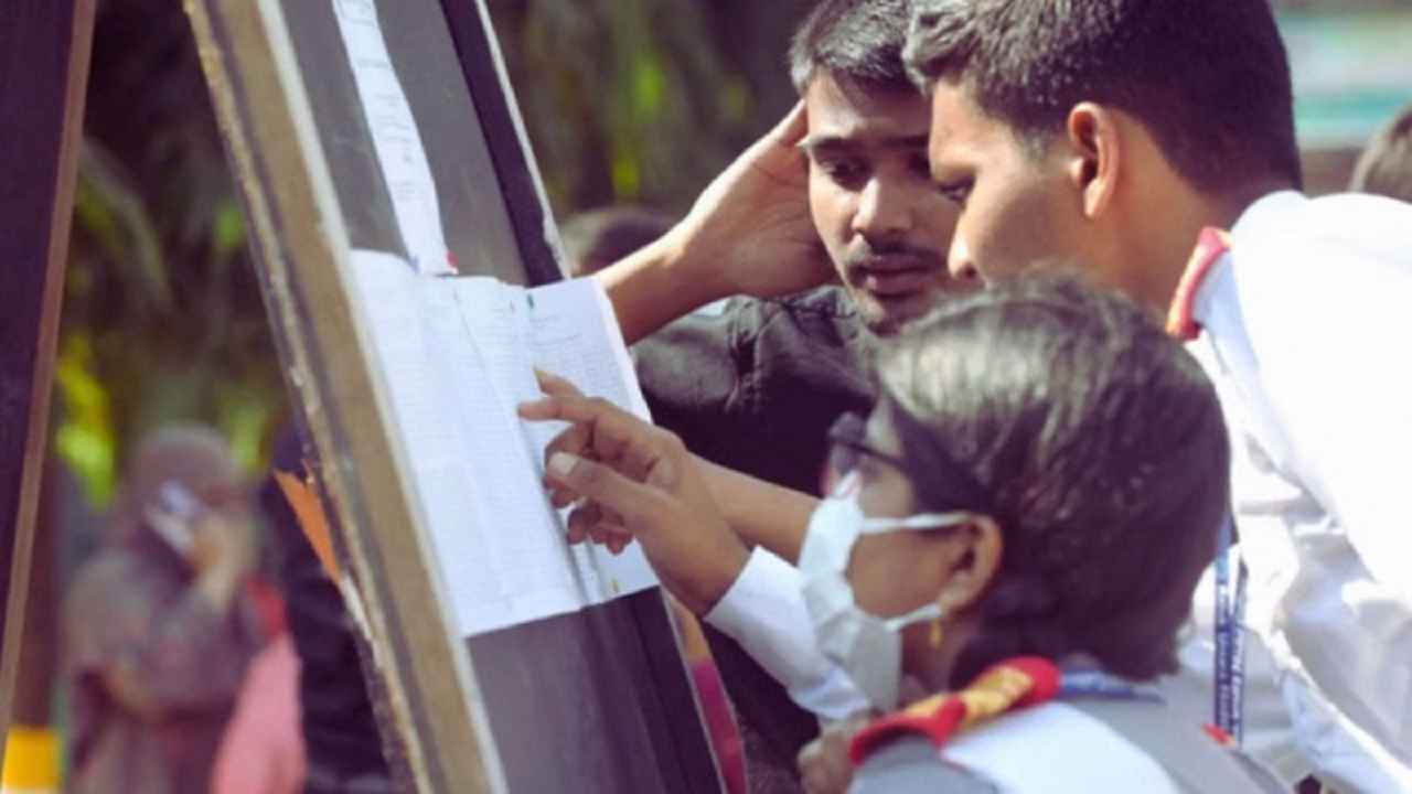 এইচএসসিতে দুই দশকের সবচেয়ে নিম্ন ফলাফল, বোর্ডের দাবি রিয়েল ফলাফল