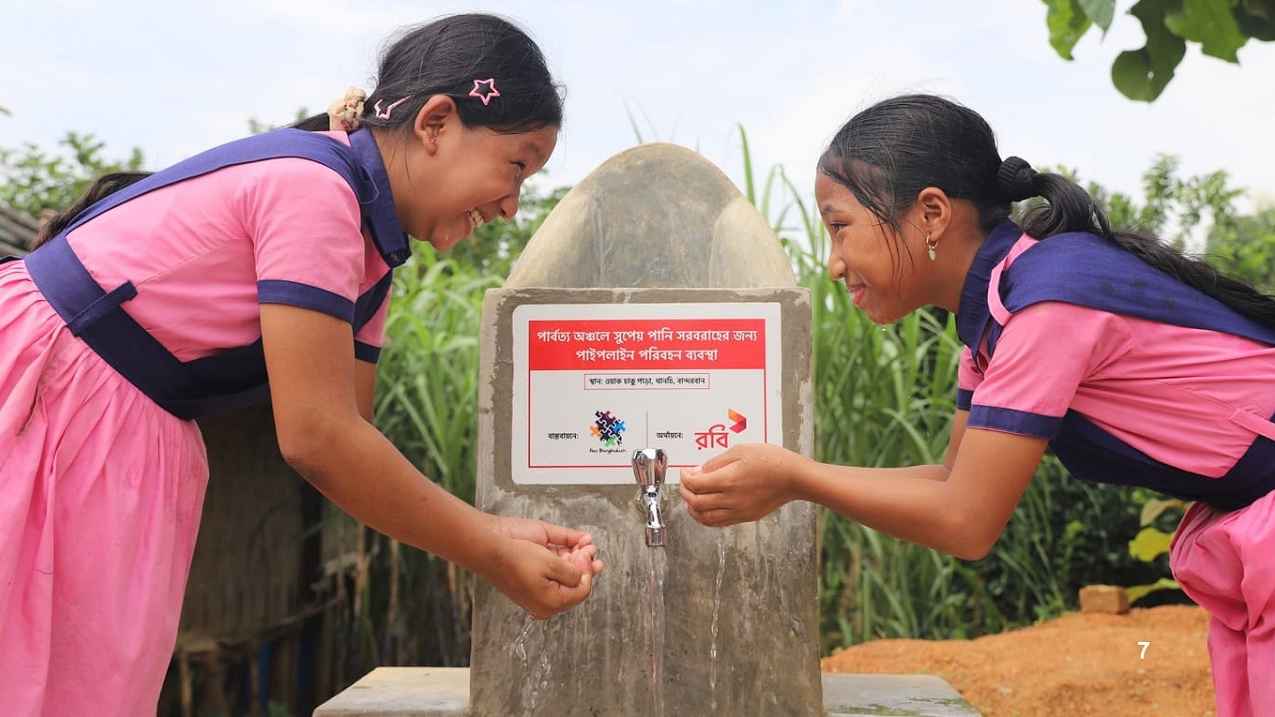 বান্দরবানে দুর্গম এলাকায় নিরাপদ পানির সুবিধা নিশ্চিত করল রবি