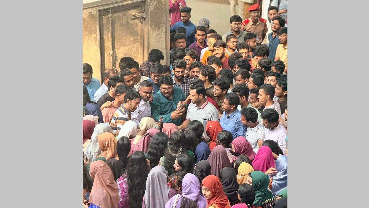 হাসিবের ইচ্ছা পূরণে ১৫০০ শিক্ষার্থীকে আইসক্রিম খাওয়ালেন শাহরিয়ার