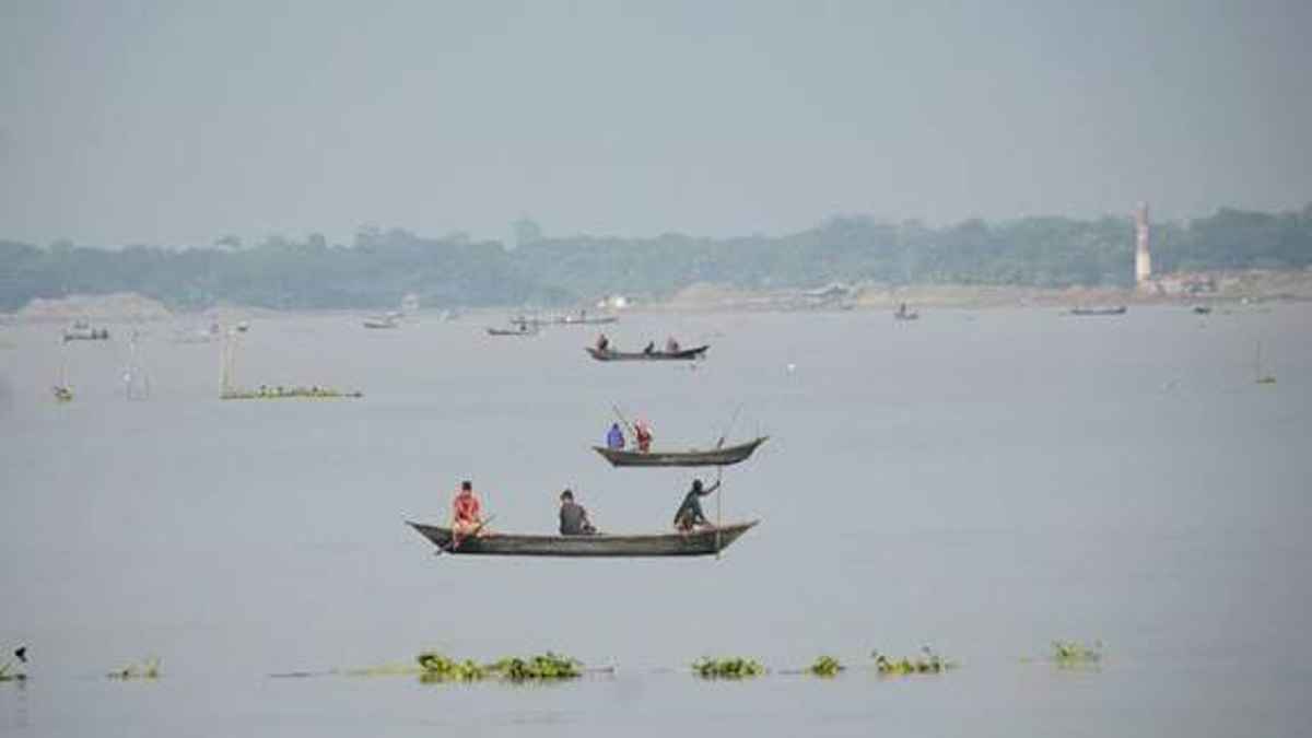 অভিযানেও থামানো যাচ্ছে না জেলেদের, কৌশলে ইলিশ শিকার চলছেই