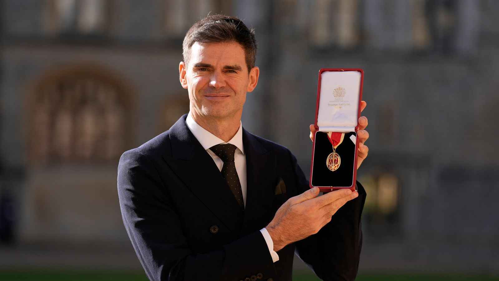 নাইটহুড পেলেন জেমস অ্যান্ডারসন