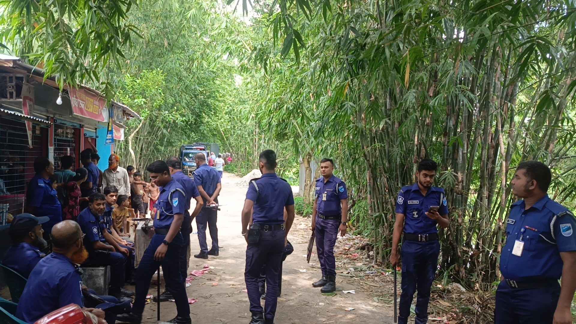 কেরাম খেলা নিয়ে দ্বন্দ্বে সংঘর্ষে আহত ২০, বাড়িঘর ভাঙচুর