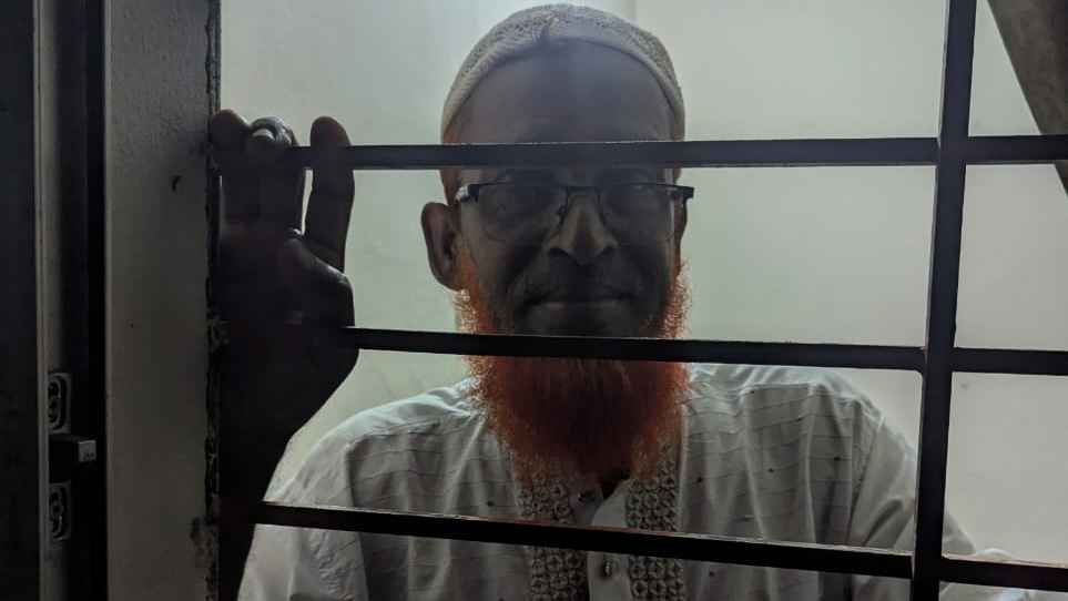 প্রধান শিক্ষককে অবরুদ্ধ করে মিথ্যা মামলার চেষ্টা, পুলিশি সহায়তায় রক্ষা