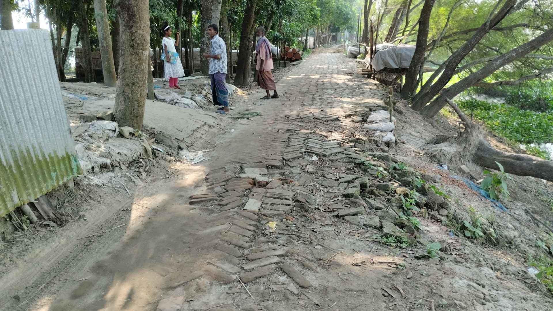 এক যুগেও সংস্কার হয়নি সড়ক, চরম ভোগান্তি