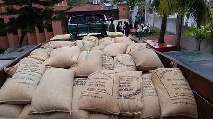 বাউফলে প্রকৃত জেলেরা পাচ্ছে না চাল, স্বজনপ্রীতির অভিযোগ